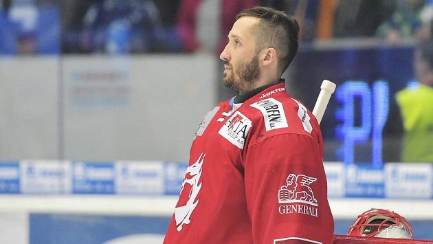 Brankář Třince Šimon Hrubec se soustředí před čtvrtým zápasem semifninále play off v Plzni.. Brankář Třince Šimon Hrubec se soustředí před čtvrtým zápasem semifninále play off v Plzni..