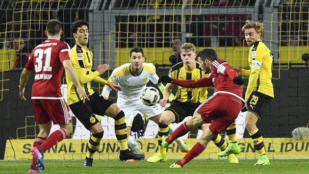 Ze zápasu Dortmund - Ingolstadt. Ze zápasu Dortmund - Ingolstadt.