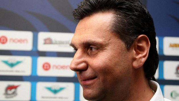 Trenér chomutovských Pirátů Vladimír Růžička. Trenér chomutovských Pirátů Vladimír Růžička.