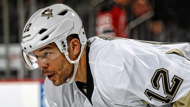 Jarome Iginla v dresu Pittsburghu Penguins během sezóny 2012-13. Jarome Iginla v dresu Pittsburghu Penguins během sezóny 2012-13.