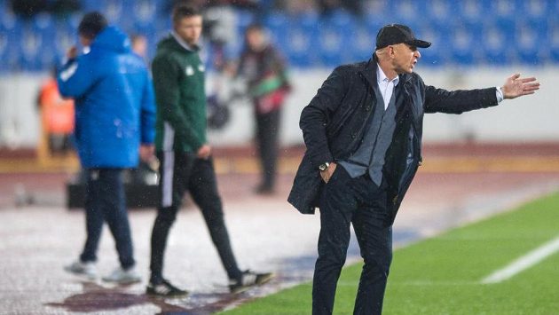 Trenér Karel Jarolím během utkání kvalifikace MS 2018 proti Ázerbájdžánu. Trenér Karel Jarolím během utkání kvalifikace MS 2018 proti Ázerbájdžánu.