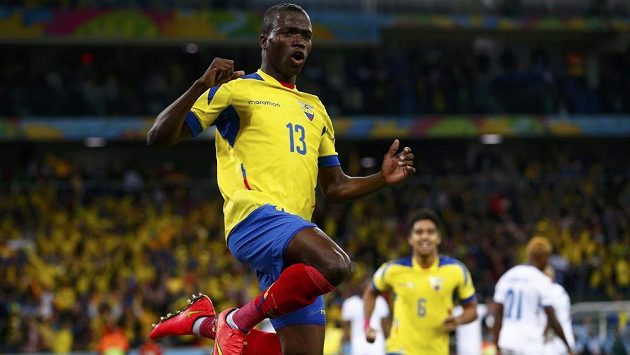 Ekvádorský útočník Enner Valencia (vpředu) se raduje ze vstřelení branky proti Hondurasu. Ekvádorský útočník Enner Valencia (vpředu) se raduje ze vstřelení branky proti Hondurasu.