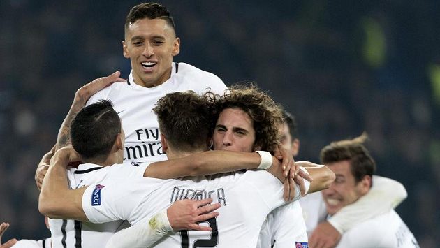 Radost fotbalistů Paris Saint-Germain z vítězného gólu v Basileji. Radost fotbalistů Paris Saint-Germain z vítězného gólu v Basileji.