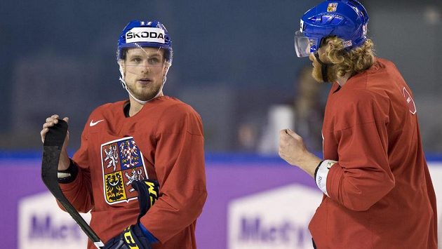 Zleva Vladimír Sobotka a Jakub Voráček na tréninku. Kam až dojde česká reprezentace na MS? Zleva Vladimír Sobotka a Jakub Voráček na tréninku. Kam až dojde česká reprezentace na MS?