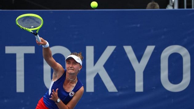 Barbora Krejčíková při střetnutí s Leylah Fernandezovou z Kanady. Barbora Krejčíková při střetnutí s Leylah Fernandezovou z Kanady.
