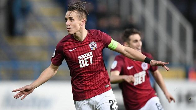 Sparťan Josef Šural slaví podzimní trefu ve Zlíně. Zápas skončil 2:2. Sparťan Josef Šural slaví podzimní trefu ve Zlíně. Zápas skončil 2:2.