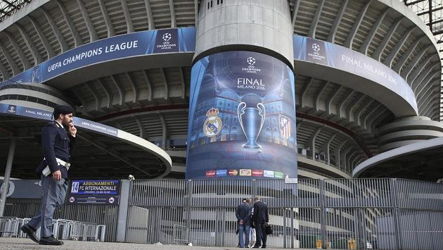 Milánské San Siro je nachystáno na velké madridské finále Real - Atlético. Milánské San Siro je nachystáno na velké madridské finále Real - Atlético.