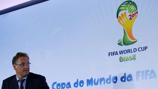Generální sekretář FIFA Jerome Valcke na tiskové konferenci v Rio de Janeiru. Generální sekretář FIFA Jerome Valcke na tiskové konferenci v Rio de Janeiru.