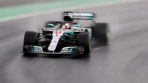 Brit Lewis Hamilton na trati kvalifikace Velké ceny Maďarska Brit Lewis Hamilton na trati kvalifikace Velké ceny Maďarska