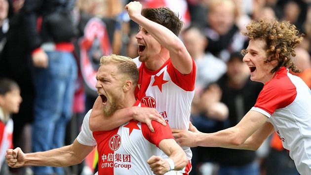 Slávista Mick Van Buren vstřelil Olomouci gól na 2:1. Slávista Mick Van Buren vstřelil Olomouci gól na 2:1.