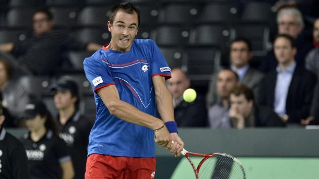 Český tenista Lukáš Rosol během daviscupového zápasu se Švýcarskem. Český tenista Lukáš Rosol během daviscupového zápasu se Švýcarskem.