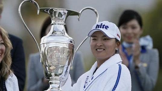 Korejská golfistka Ko Čin-jong vyhrála turnaj ANA Inspiration v kalifornském Rancho Mirage. Korejská golfistka Ko Čin-jong vyhrála turnaj ANA Inspiration v kalifornském Rancho Mirage.