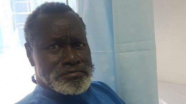Olympijský medailista Daniel Rudisha na fotografii, kterou v úterý večer uveřejnil jeho syn David na Twitteru. Olympijský medailista Daniel Rudisha na fotografii, kterou v úterý večer uveřejnil jeho syn David na Twitteru.