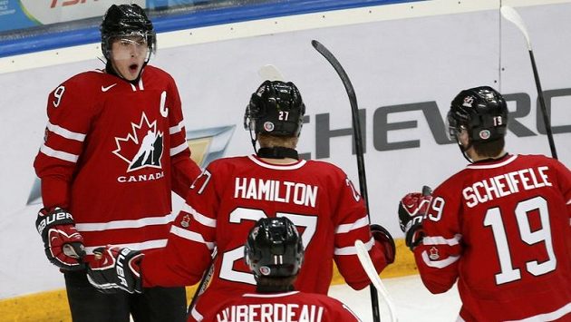 Kanadský útočník Ryan Nugent-Hopkins (vlevo). Kanadský útočník Ryan Nugent-Hopkins (vlevo).