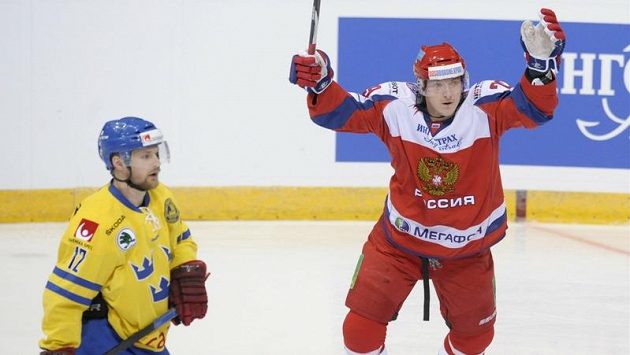 Jegor Averin z Ruska (vpravo) se raduje z branky proti Švédsku. Vlevo Fredrik Pettersson. Jegor Averin z Ruska (vpravo) se raduje z branky proti Švédsku. Vlevo Fredrik Pettersson.