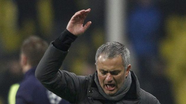 Naštvaný trenér Realu Madrid José Mourinho Naštvaný trenér Realu Madrid José Mourinho