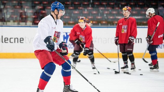 Ondřej Vitásek během tréninku hokejové reprezentace. Ondřej Vitásek během tréninku hokejové reprezentace.