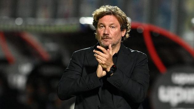 Vedení týmu italské fotbalové ligy Crotone propustilo trenéra Giovanniho Stroppu. Vedení týmu italské fotbalové ligy Crotone propustilo trenéra Giovanniho Stroppu.