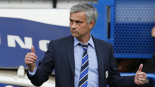 Mourinho by si nejradši brankáře Čecha nechal. Mourinho by si nejradši brankáře Čecha nechal.