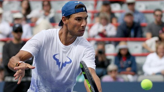 Rafael Nadal při tréninku v Montrealu, kde bude útočit na pozici světové jedničky. Rafael Nadal při tréninku v Montrealu, kde bude útočit na pozici světové jedničky.