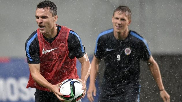 Sparťani David Lafata (vlevo) a Bořek Dočkal na tréninku před úterním utkáním Ligy mistrů v Moskvě. Sparťani David Lafata (vlevo) a Bořek Dočkal na tréninku před úterním utkáním Ligy mistrů v Moskvě.
