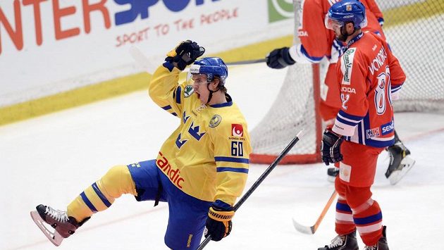 Švéd Mikael Backlund se raduje z gólu. Švéd Mikael Backlund se raduje z gólu.