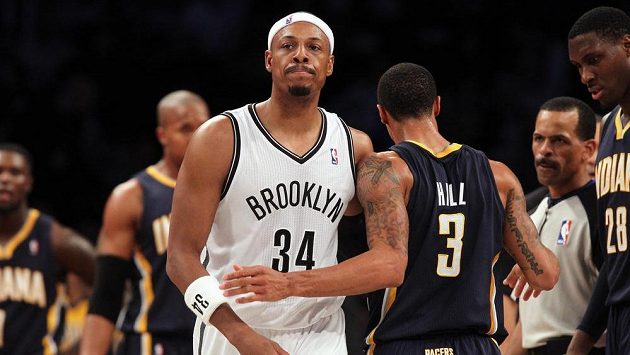 Útočník Brooklynu Paul Pierce (34) během zápasu s Indianou. Útočník Brooklynu Paul Pierce (34) během zápasu s Indianou.