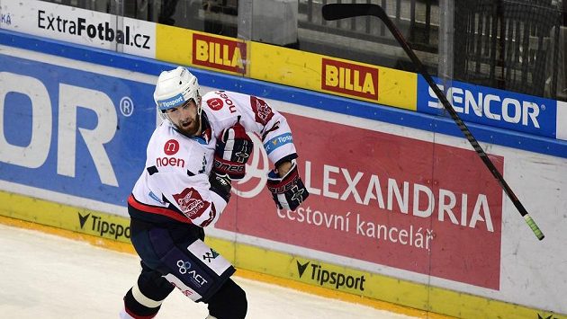 Lukáš Vantuch z Chomutova se raduje poté, co vstřelil rozhodující gólu zápasu proti pražské Spartě. Lukáš Vantuch z Chomutova se raduje poté, co vstřelil rozhodující gólu zápasu proti pražské Spartě.