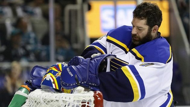 Brankář Brian Elliott se stěhuje ze St. Louis do Calgary. Brankář Brian Elliott se stěhuje ze St. Louis do Calgary.