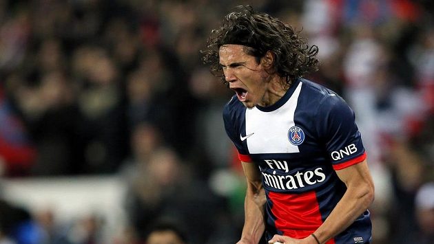 Edison Cavani z PSG se raduje ze své branky proti Lyonu. Edison Cavani z PSG se raduje ze své branky proti Lyonu.