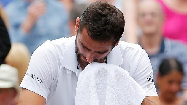 Plačící Marin Čilič ve finále Wimbledonu. Plačící Marin Čilič ve finále Wimbledonu.