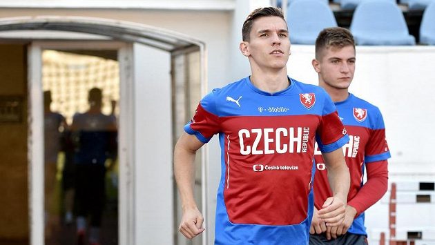 David Pavelka přichází na trénink české fotbalové reprezentace. David Pavelka přichází na trénink české fotbalové reprezentace.