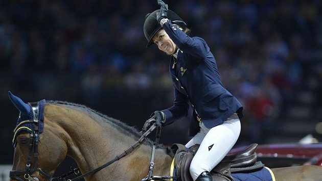 Finále Super Grand Prix jednotlivců ovládla v Praze jezdkyně Edwina Topsová-Alexanderová s koněm California. Finále Super Grand Prix jednotlivců ovládla v Praze jezdkyně Edwina Topsová-Alexanderová s koněm California.