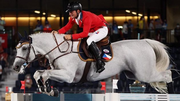 Olympionik Ondřej Zvára skončil na mistrovství Evropy v parkurovém skákání v německém Riesenbecku na 23. místě. Olympionik Ondřej Zvára skončil na mistrovství Evropy v parkurovém skákání v německém Riesenbecku na 23. místě.