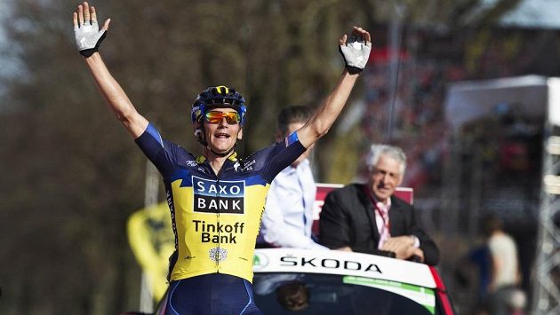 Roman Kreuziger slaví výhru v prestižním závodě Amstel Gold Race. Roman Kreuziger slaví výhru v prestižním závodě Amstel Gold Race.