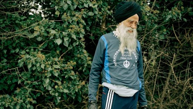 Jak se vyhnout zraněním? Fauja Singh (na snímku 94letý, nyní 107letý) britský maratonec by určitě mohl vyprávět... Jak se vyhnout zraněním? Fauja Singh (na snímku 94letý, nyní 107letý) britský maratonec by určitě mohl vyprávět...