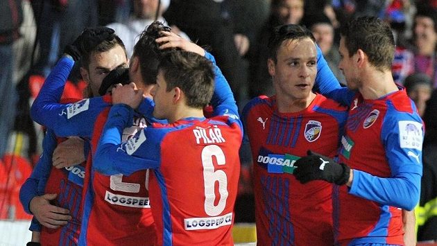 Fotbalisté Plzně se radují z gólu proti Bohemians 1905. Fotbalisté Plzně se radují z gólu proti Bohemians 1905.