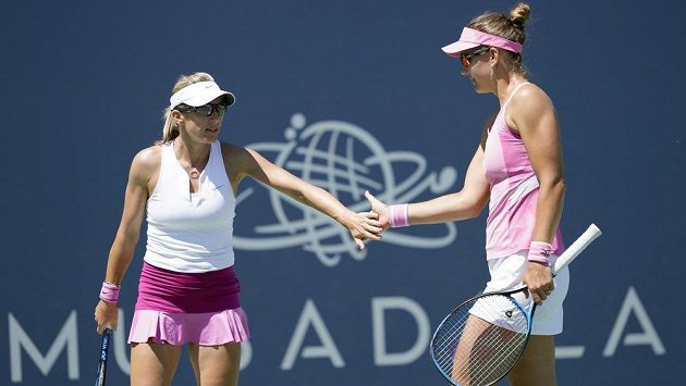 Květa Peschkeová (vlevo) s Nicole Melicharovou v akci Květa Peschkeová (vlevo) s Nicole Melicharovou v akci