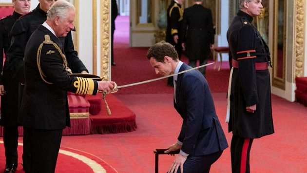 Andy Murray byl princem Charlesem pasován na rytíře. Andy Murray byl princem Charlesem pasován na rytíře.