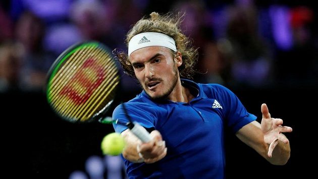 Stefanos Tsitsipas v barvách Evropy proti Tayloru Fritzovi z výběru světa. Stefanos Tsitsipas v barvách Evropy proti Tayloru Fritzovi z výběru světa.