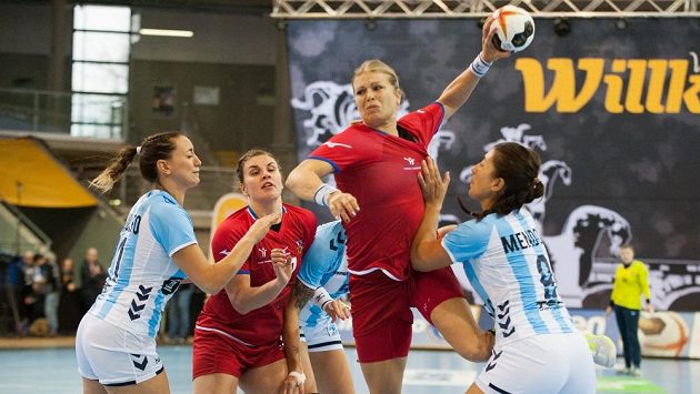 České házenkářky vstoupily do MS výhrou nad Argentinou. České házenkářky vstoupily do MS výhrou nad Argentinou.