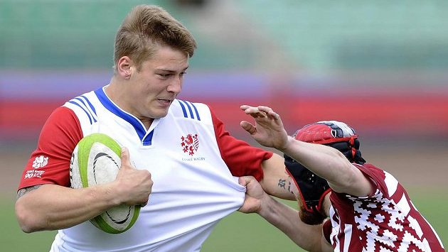Zleva český ragbista Jiří Pantůček a Martinš Bokišs z Lotyšska. Zleva český ragbista Jiří Pantůček a Martinš Bokišs z Lotyšska.