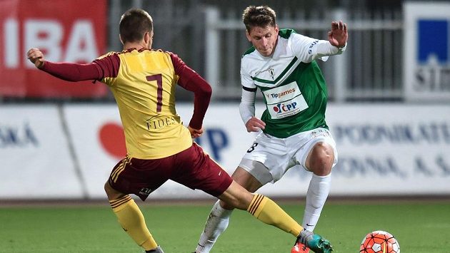 Lukáš Masopust (vpravo) z Jablonce a Jakub Považanec z Dukly v souboji. Lukáš Masopust (vpravo) z Jablonce a Jakub Považanec z Dukly v souboji.