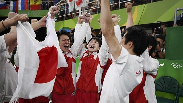 Radost japonských gymnastů Radost japonských gymnastů