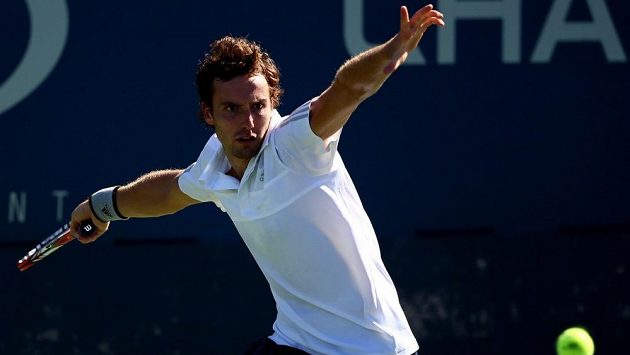Výstřední forhend Lotyše Ernestse Gulbise v utkání s Dominikem Thiemem na US Open. Výstřední forhend Lotyše Ernestse Gulbise v utkání s Dominikem Thiemem na US Open.