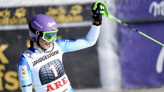 Šárka Strachová se raduje po dojezdu druhého kola slalomu v Aare. Šárka Strachová se raduje po dojezdu druhého kola slalomu v Aare.