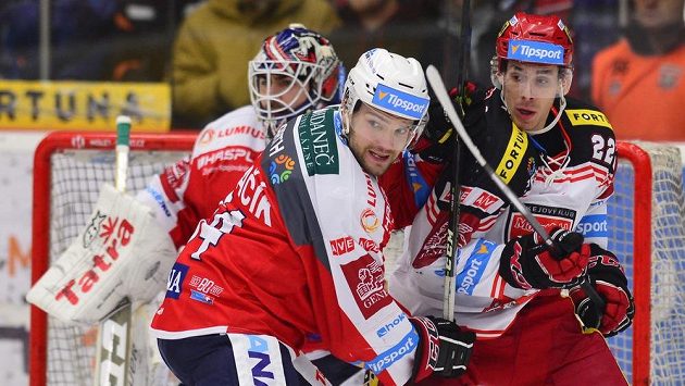 Jiří Šimánek (vpravo) z Hradce a Ctirad Ovčačík z Pardubic. Jiří Šimánek (vpravo) z Hradce a Ctirad Ovčačík z Pardubic.