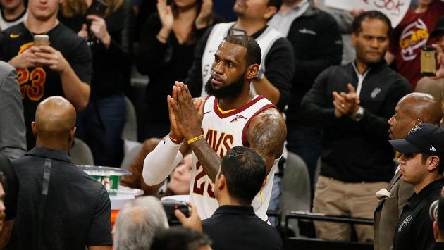 LeBron James z Clevelandu poté, co překonal hranici 30 000 bodů v NBA. LeBron James z Clevelandu poté, co překonal hranici 30 000 bodů v NBA.