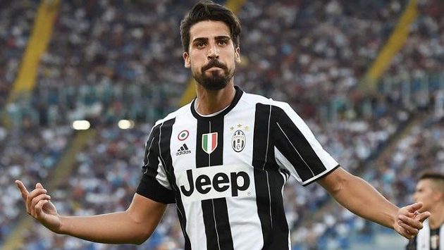 Španělský soud ve čtvrtek nařídil evropské fotbalové unii UEFA zrušit všechny sankce uvalené na Real Madrid, Barcelonu a Juventus kvůli založení nezávislé superligy. Španělský soud ve čtvrtek nařídil evropské fotbalové unii UEFA zrušit všechny sankce uvalené na Real Madrid, Barcelonu a Juventus kvůli založení nezávislé superligy.