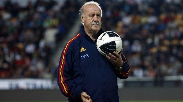 Španělský trenér Vicente Del Bosque na tréninku Španělský trenér Vicente Del Bosque na tréninku
